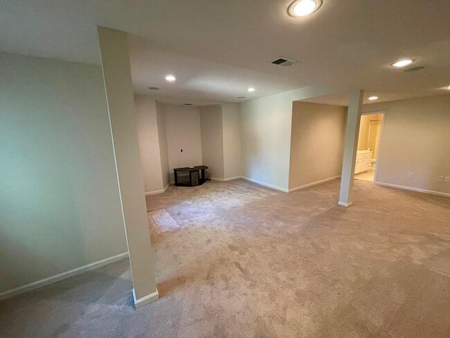 Building Photo - 510 Stonebrook Farms Dr