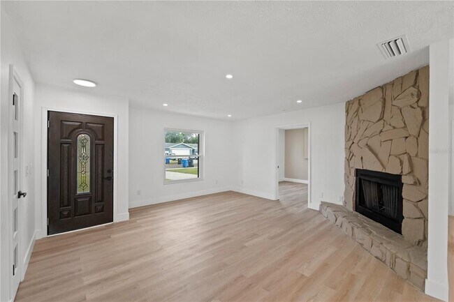 Building Photo - 3206 Las Brisas Dr