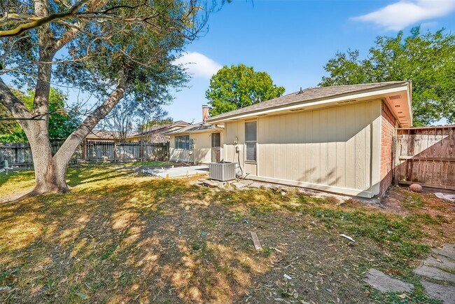 Building Photo - 1842 Freshmeadow Dr