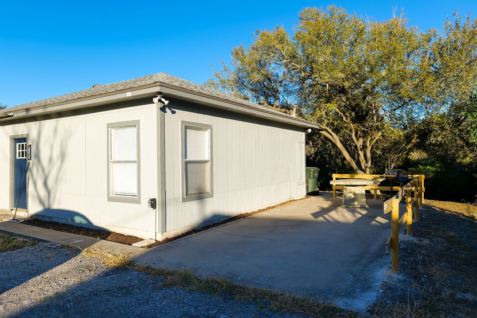 Building Photo - 10201 Shane Dr