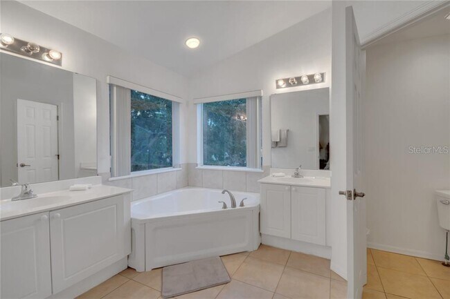 Building Photo - 2714 Club Cortile Cir
