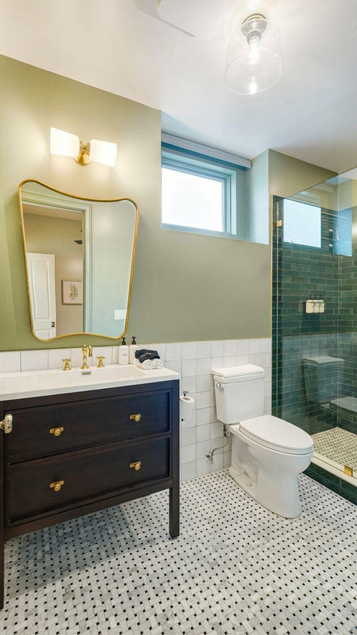 Building Photo - 604 Baronne St