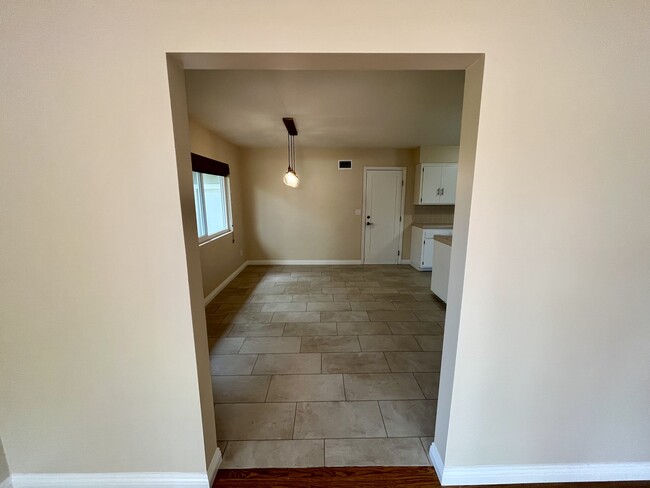 Building Photo - 9686 Wayfarer Dr