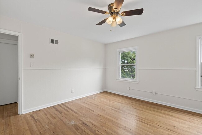 Building Photo - Lakeville Estates