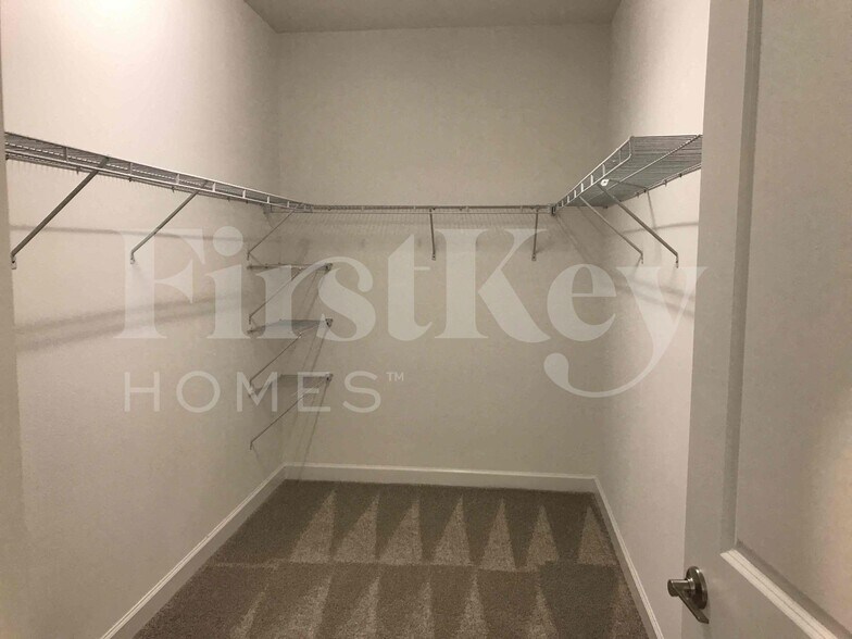 Building Photo - 9901 Victory Gallop Loop