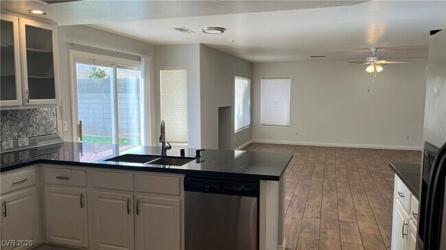 Building Photo - 537 Fiddlehead Ave