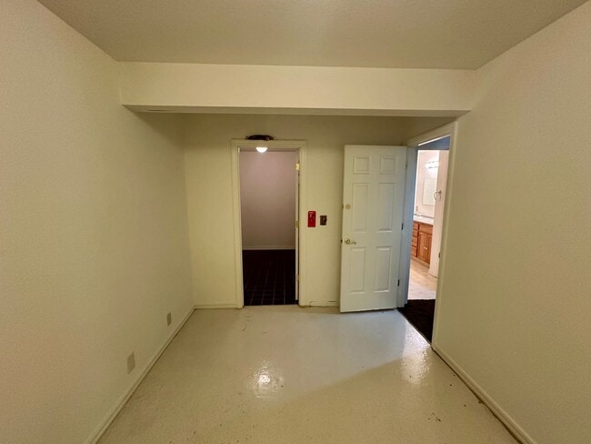 Building Photo - Light Filled 4 Bedroom 2.5 Bathroom Two-St...