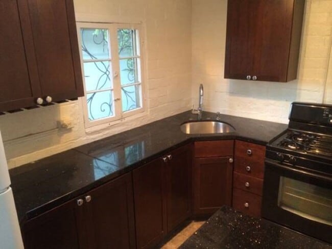 Building Photo - Cozy Studio/Small One-Bedroom Encinitas, CA