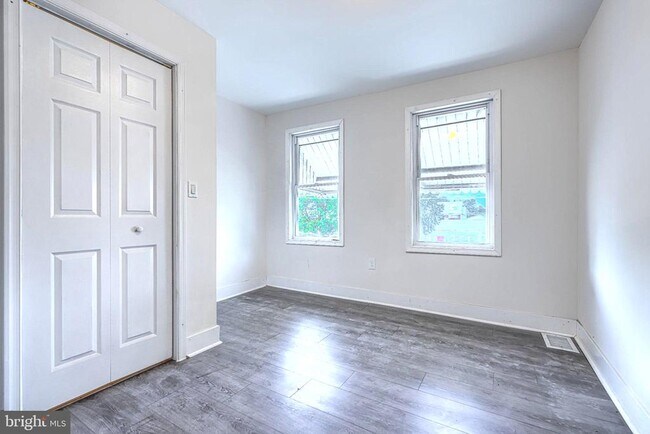Building Photo - 7621 Cypress Ave