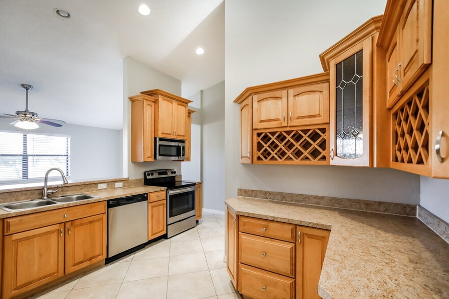 Building Photo - 487 SW 169th Terrace