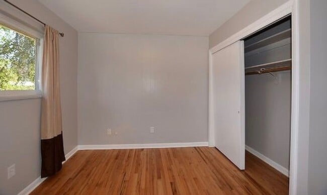 Building Photo - 325 N Roosevelt Ave
