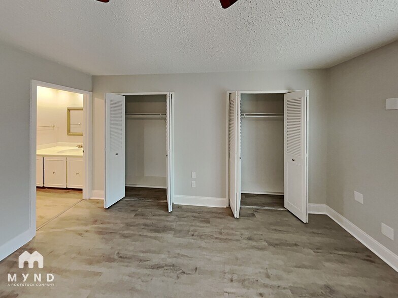 Building Photo - 1303 Hillsdale Dr