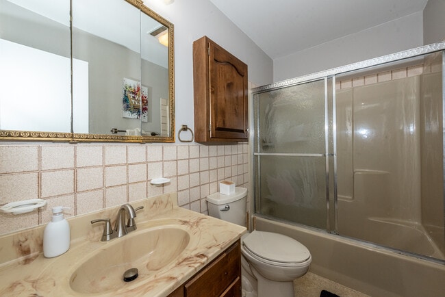 Building Photo - June St - Bedroom 1