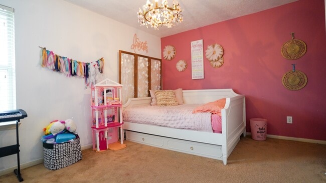 Building Photo - 2109 Mooncrest Dr