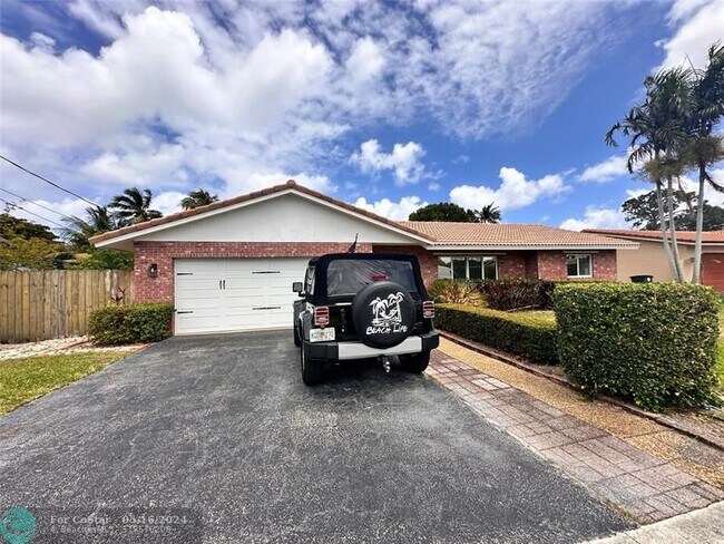 Building Photo - 1098 NW 15th Ave