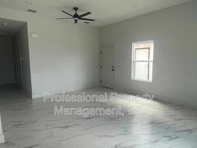 Building Photo - 2808 Charlie Rd
