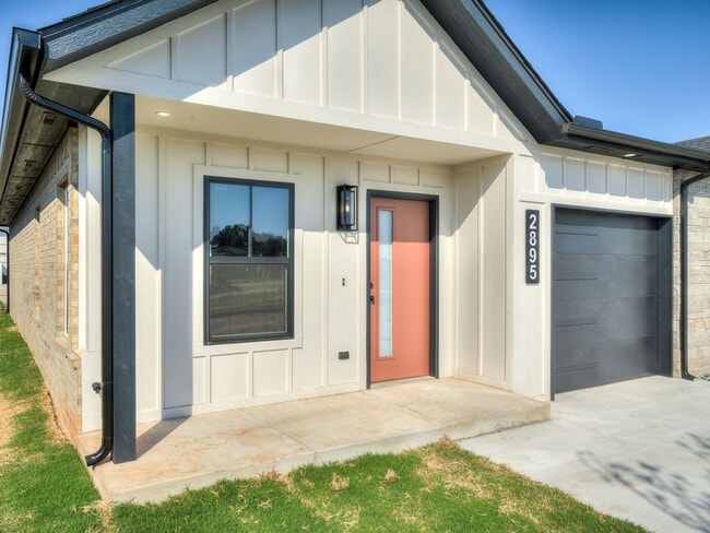 Building Photo - Glenhaven Townhomes