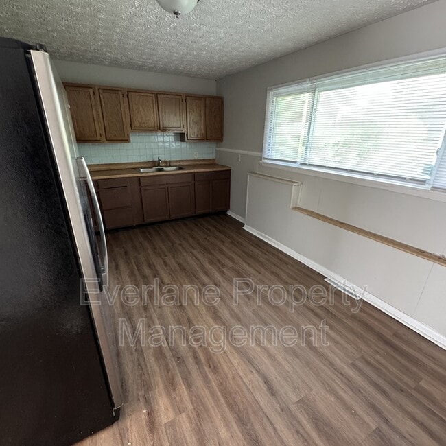 Building Photo - 4030 N Catherwood Ave