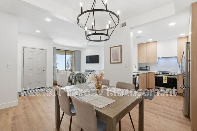 Building Photo - 9708-9708 E Vía Linda