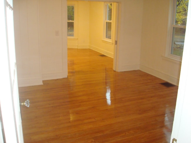 Building Photo - 818 Amesbury Rd