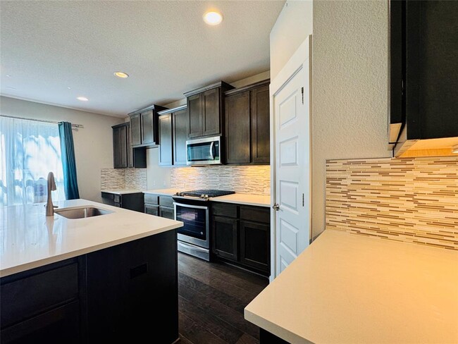 Building Photo - 9801 McKnight Lp