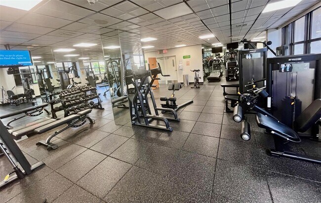 Building Photo - 5757 Collins Ave