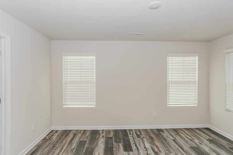 Building Photo - 105 Dogwood Village Trl
