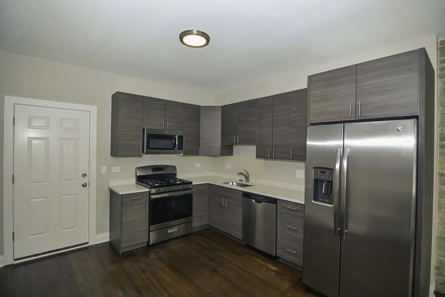 Building Photo - 2230 N Sawyer Ave