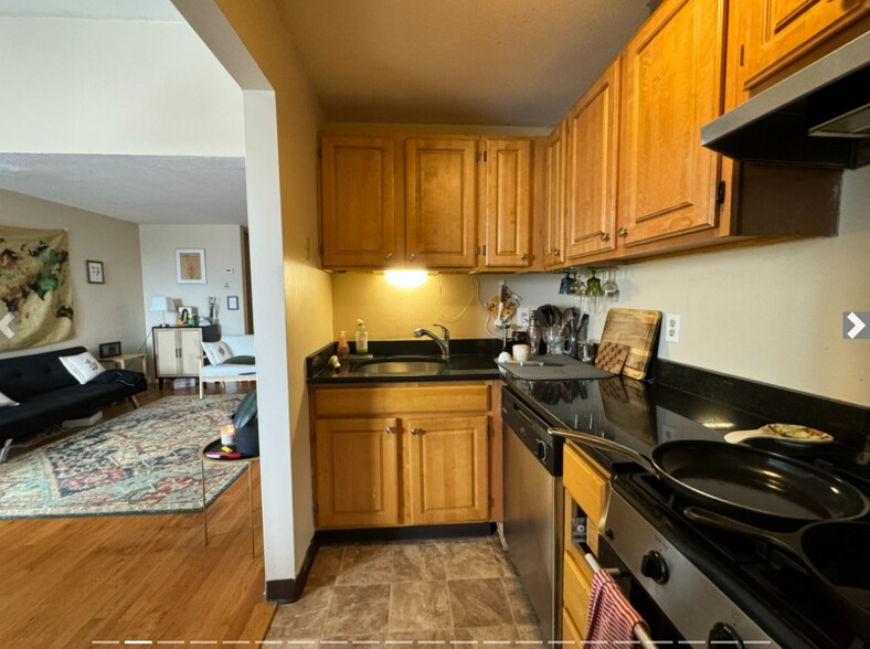 Building Photo - 369 Dorchester St