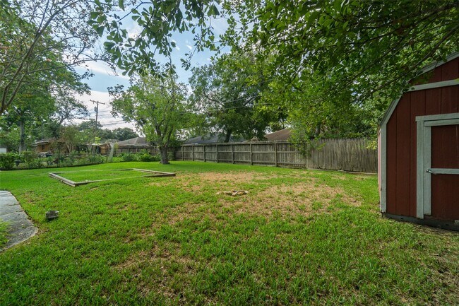Building Photo - 2119 Williamsburg Ct S