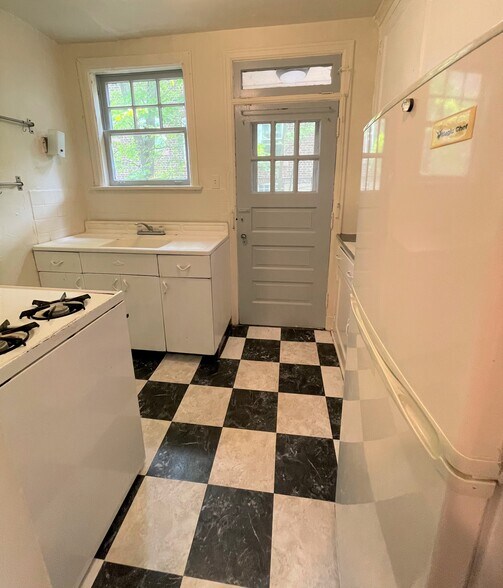 Building Photo - 1405 Severn St