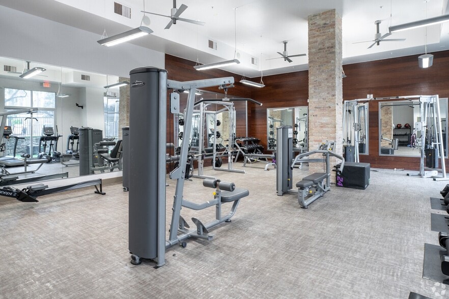 Building Photo - 810 W St Johns Ave