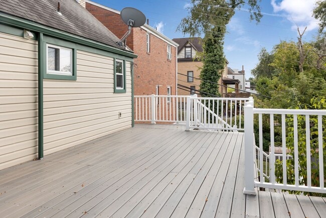 Building Photo - Recently Updated 3 Bedroom House In Mt. Wa...