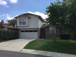 Building Photo - NICE 3 BEDROOM LOCATED ON A LARGE CORNER LOT*COUNTRY KITCHEN WITH ISLAND*LARGE MASTER BR DOWN W/ ...