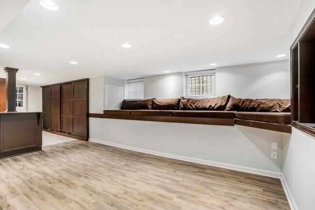 Building Photo - 2896 N Hills Dr NE