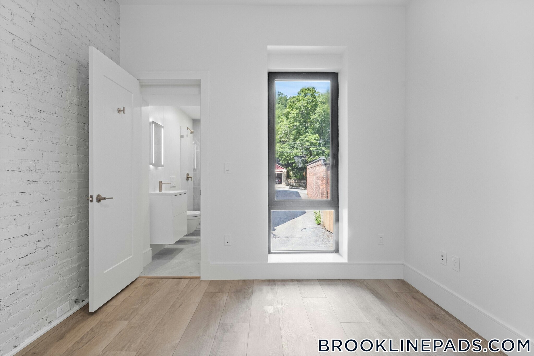 Building Photo - 1578 Beacon St