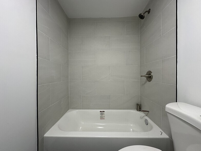 Building Photo - 1634 N Whipple St