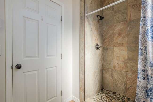 Building Photo - 303 Mountain View St