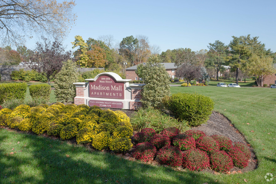 Building Photo - Madison Mall Apartments