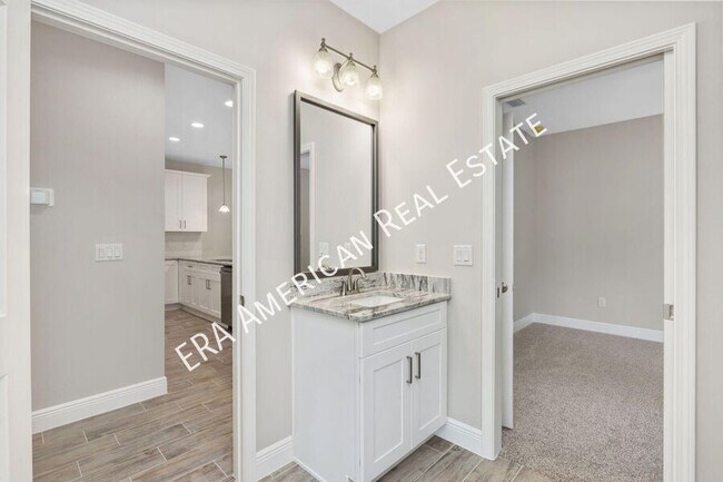 Building Photo - 721 Fairview Dr