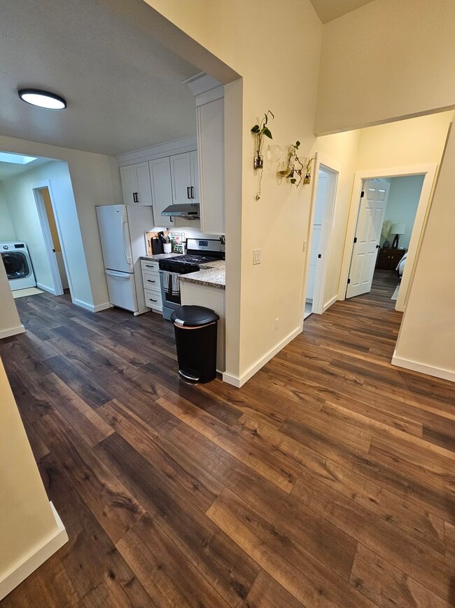 Building Photo - Furnished  3 bedroom in Mount Vernon for S...
