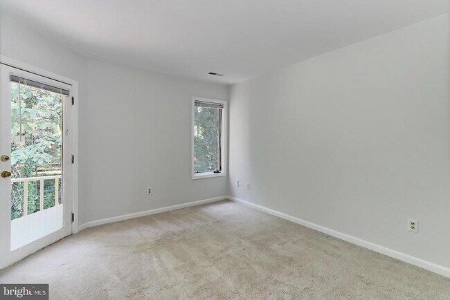 Building Photo - 4021 Lake Glen Rd