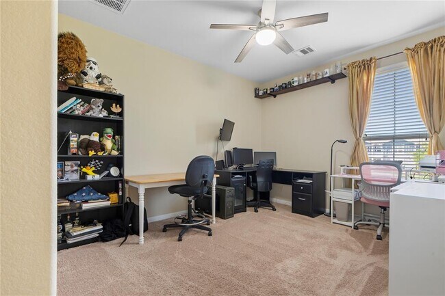 Building Photo - 13400 Briarwick Dr