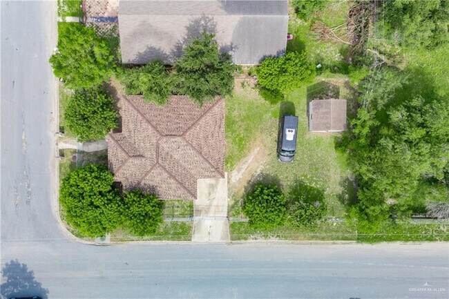 Building Photo - 129 W Falcon Ave