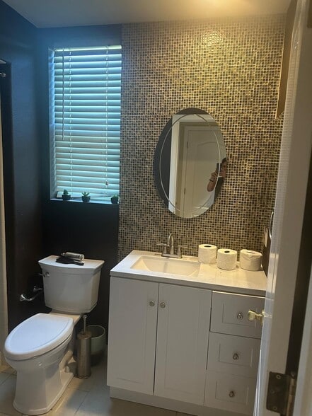 Building Photo - 35 Peacock Cir