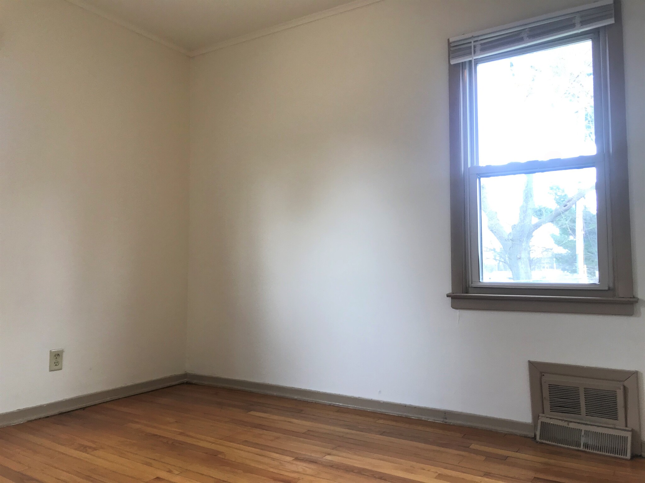 Building Photo - 1305 Temkin Ave