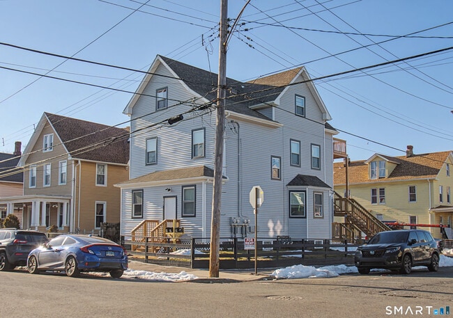 Building Photo - 144 Cottage St