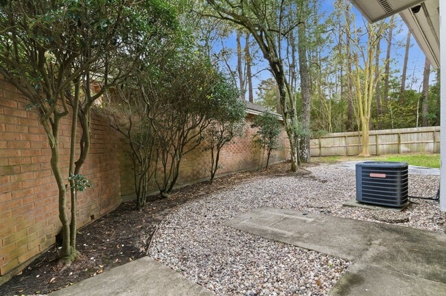 Building Photo - 23 Cedar Chase Pl