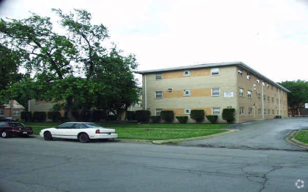 Primary Photo - Maplewood Apartments