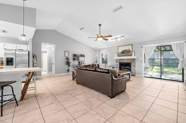Building Photo - 1174 Bay Ct